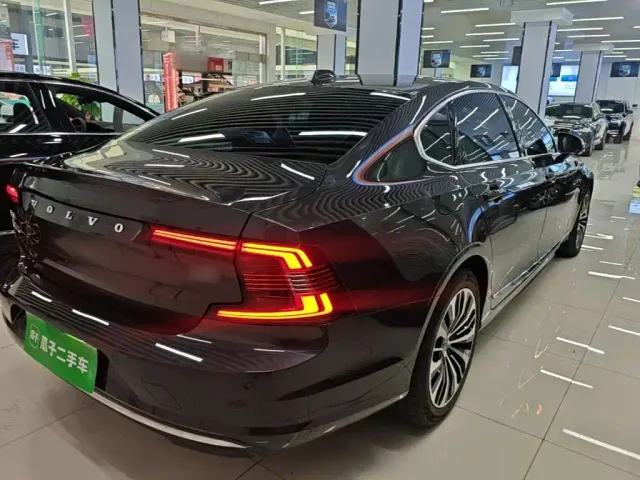 Volvo S90 — Фото автомобиля 6