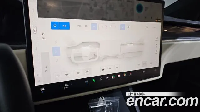 Tesla Model X — Фото автомобиля 12