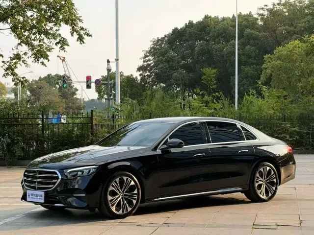 Mercedes-Benz E-Class — Фото автомобиля 2