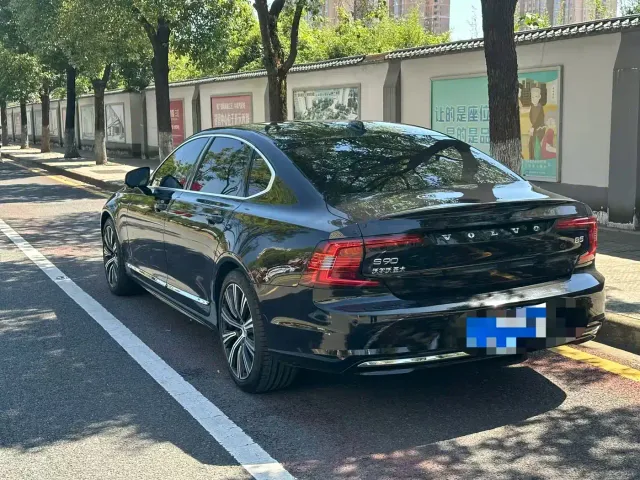 Volvo S90 — Фото автомобиля 9