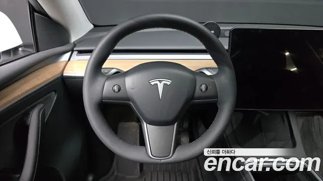Tesla Model Y — Фото автомобиля 16