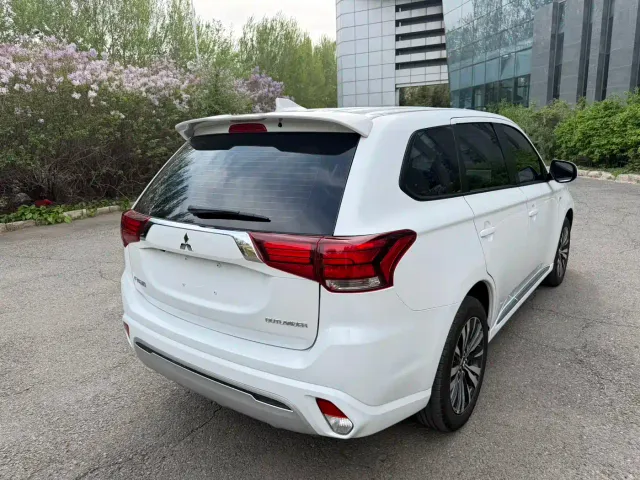 Mitsubishi Outlander — Фото автомобиля 4