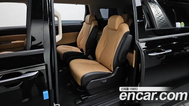 Kia Carnival Generation 4 — Фото автомобиля 15