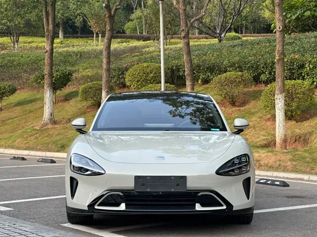Xiaomi SU7 — Фото автомобиля 2