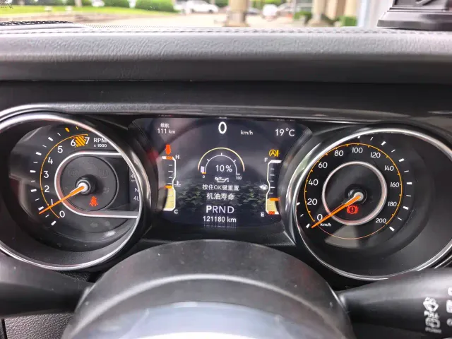 Jeep Wrangler — Фото автомобиля 19