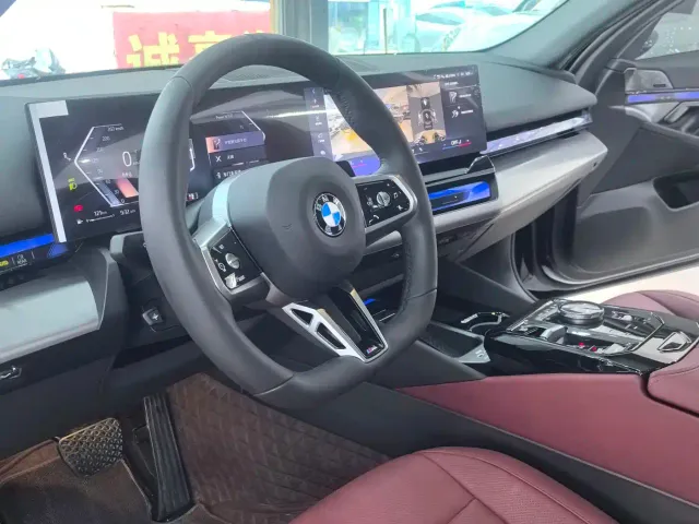 BMW 5 Series — Фото автомобиля 11