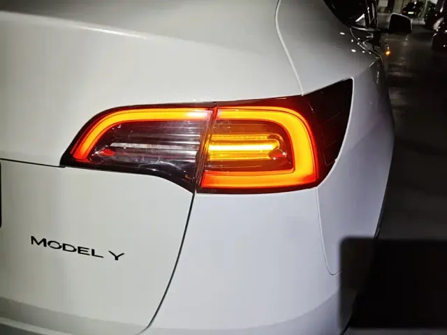 Tesla Model Y — Фото автомобиля 7