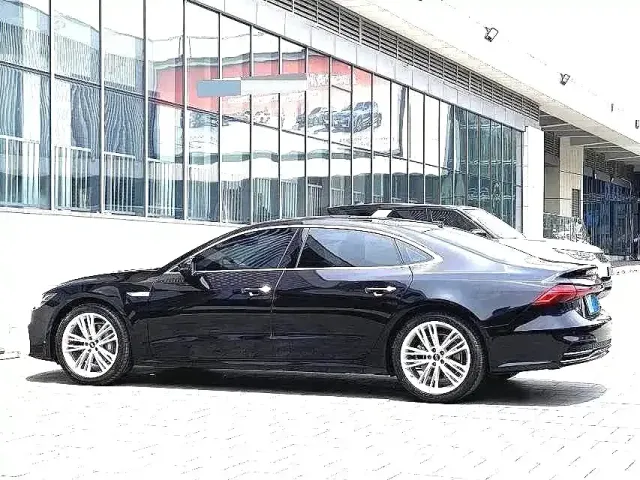 Audi A7L — Фото автомобиля 9