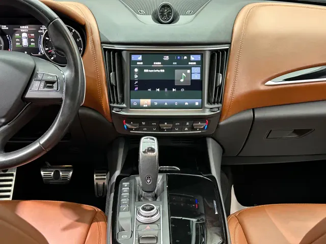 Maserati Levante — Фото автомобиля 23