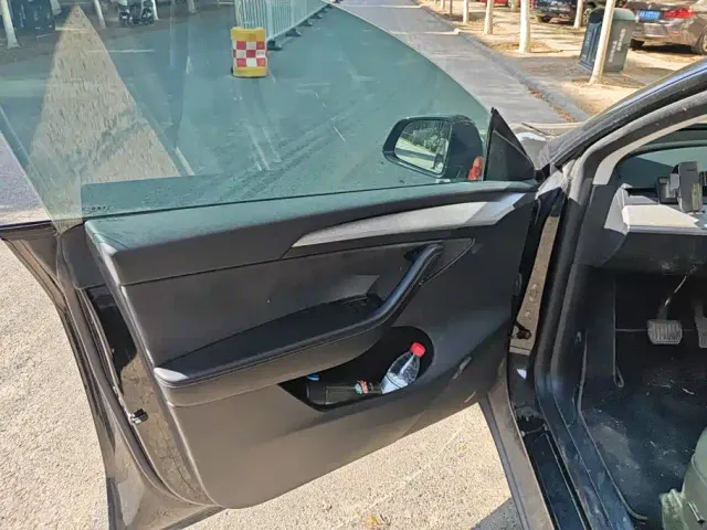 Tesla Model Y — Фото автомобиля 7