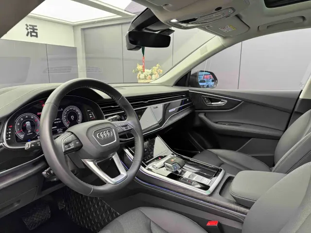 Audi Q8 — Фото автомобиля 4
