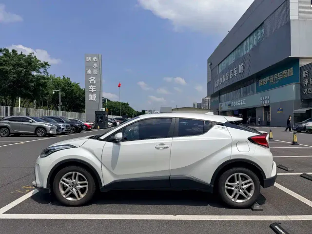 Toyota C-HR — Фото автомобиля 7