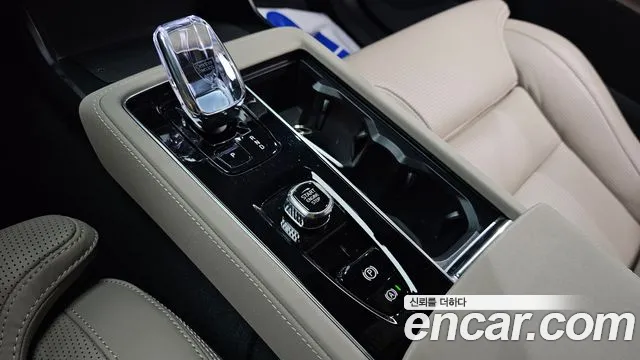 Volvo XC90 — Фото автомобиля 9