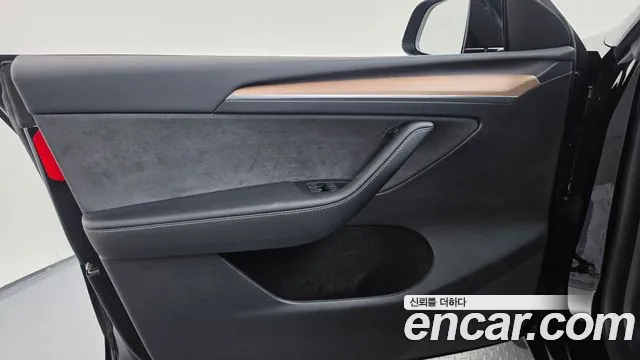 Tesla Model Y — Фото автомобиля 13
