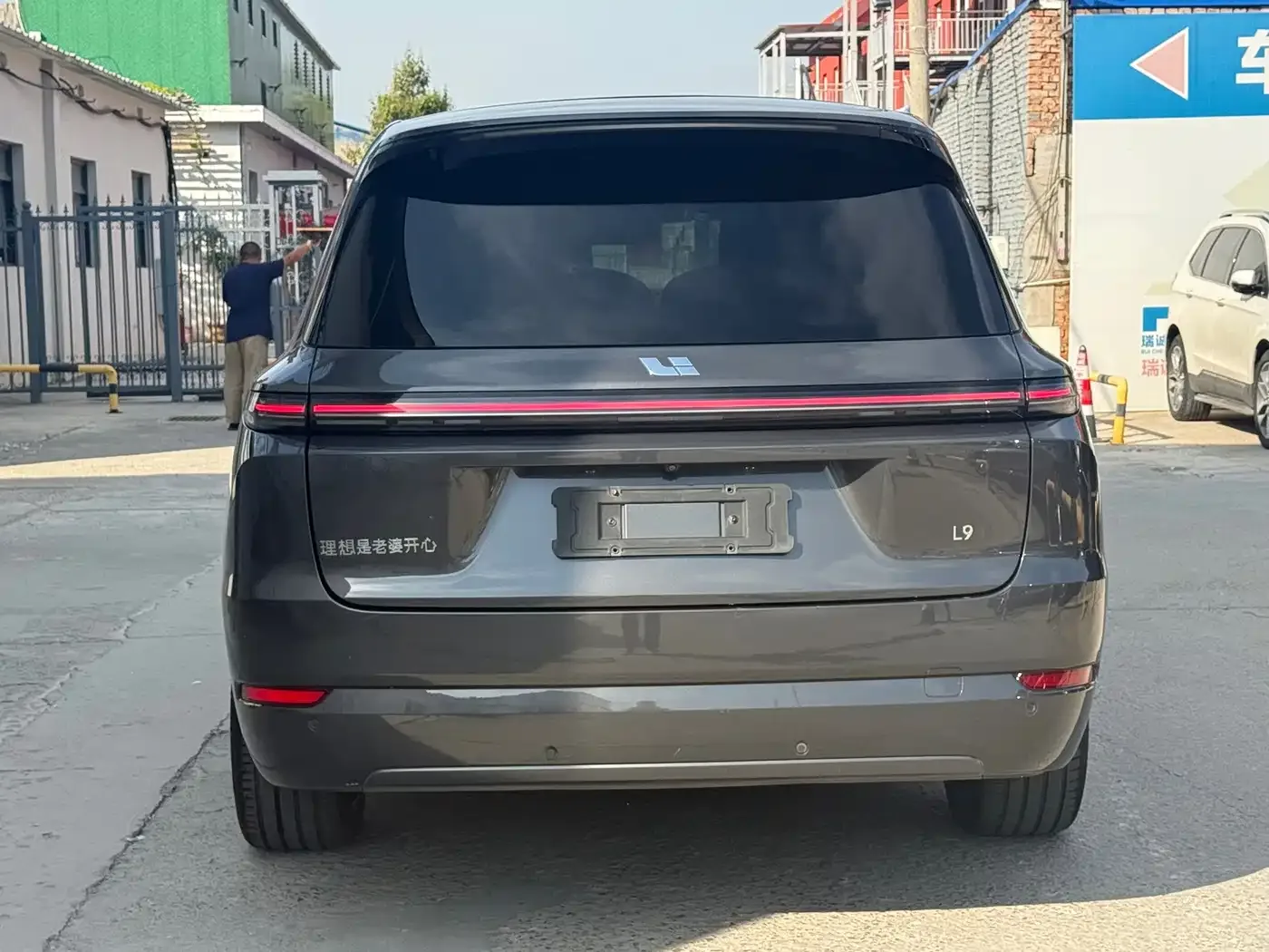 Li Auto Li Xiang L9 2022 Max — Фото автомобиля 12