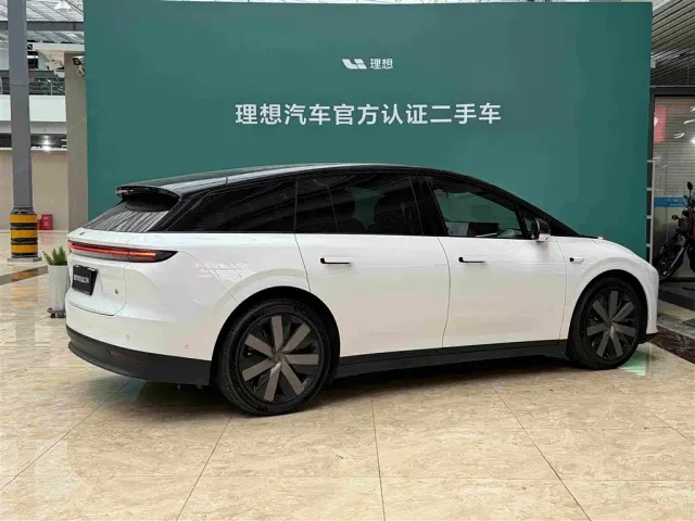 Li Auto i6 — Фото автомобиля 23
