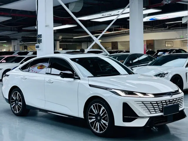Changan Eado — Фото автомобиля 3