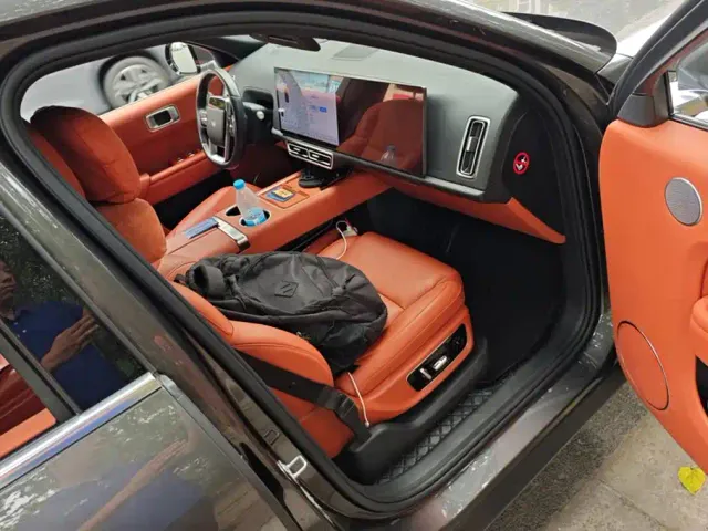 Li Auto L8 — Фото автомобиля 8