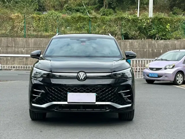 Volkswagen Tiguan L — Фото автомобиля 2