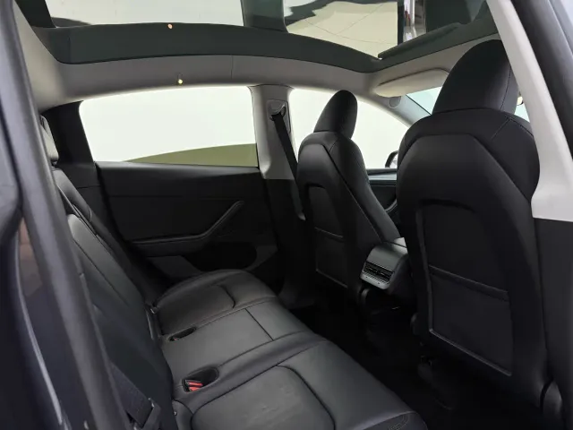 Tesla Model Y — Фото автомобиля 9