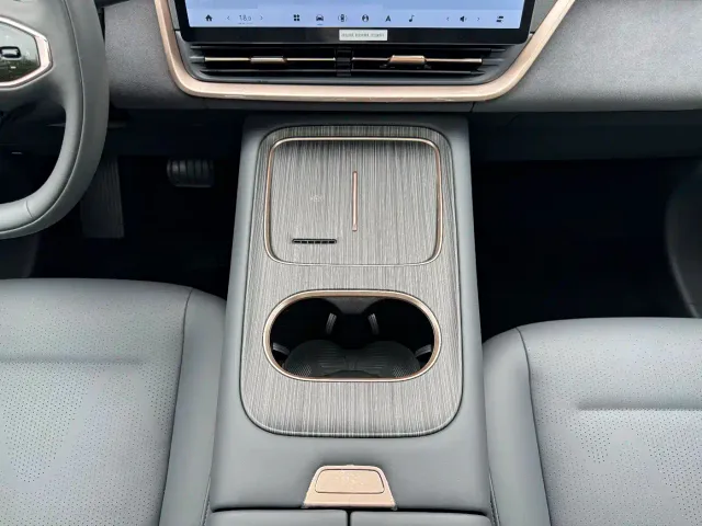 Dongfeng eπ 008 — Фото автомобиля 20