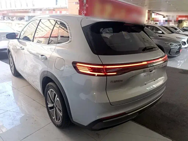 Geely Galaxy Starship 7 EM-i — Фото автомобиля 4