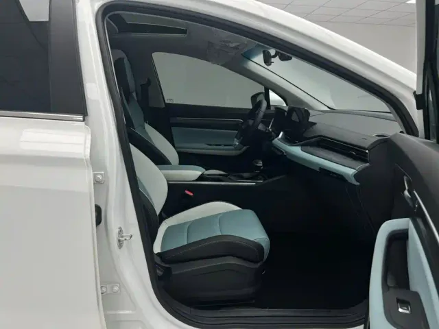 Geely Emgrand S — Фото автомобиля 7