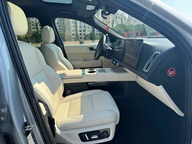Li Auto L9 — Фото автомобиля 5