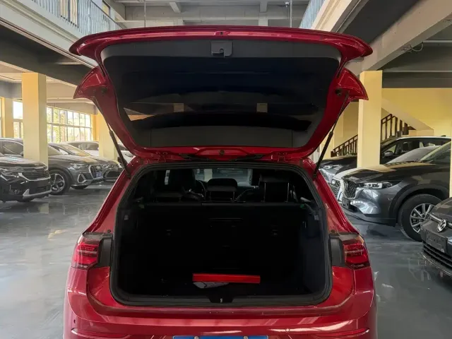 Volkswagen Golf — Фото автомобиля 8