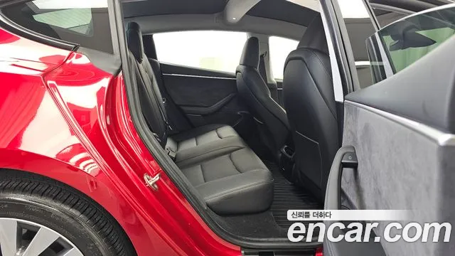 Tesla Model 3 — Фото автомобиля 12
