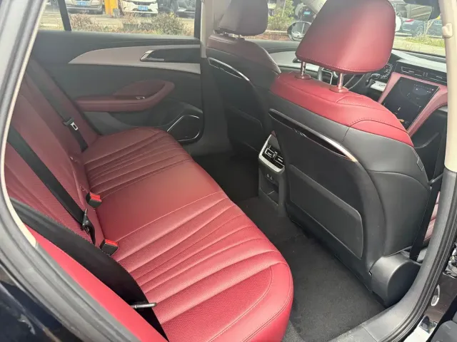 Hongqi H5 — Фото автомобиля 12