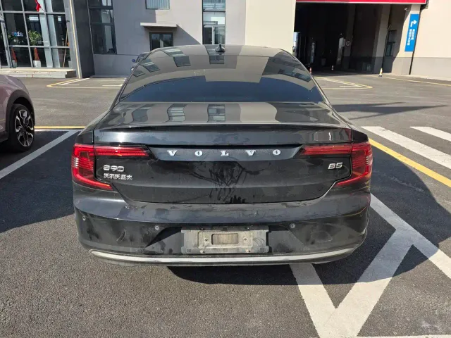 Volvo S90 — Фото автомобиля 5