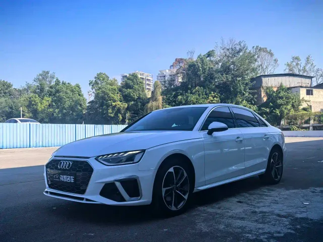 Фотография автомобиля — Audi A4L