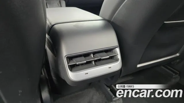Tesla Model Y — Фото автомобиля 29