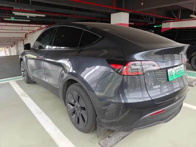 Tesla Model Y — Фото автомобиля 10