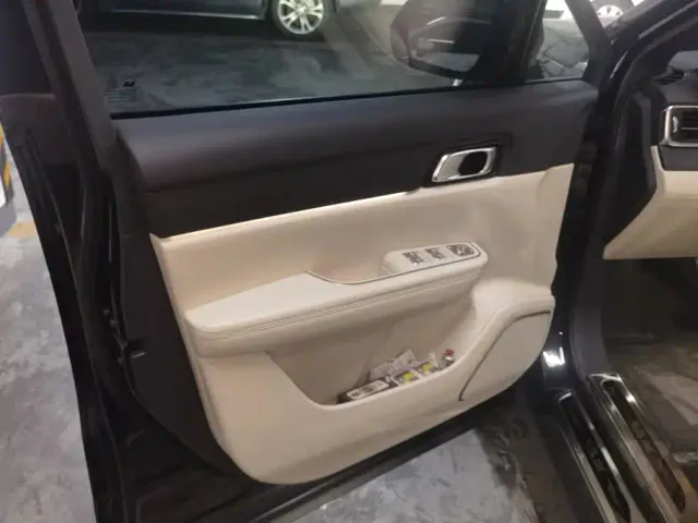 Li Auto ONE — Фото автомобиля 7