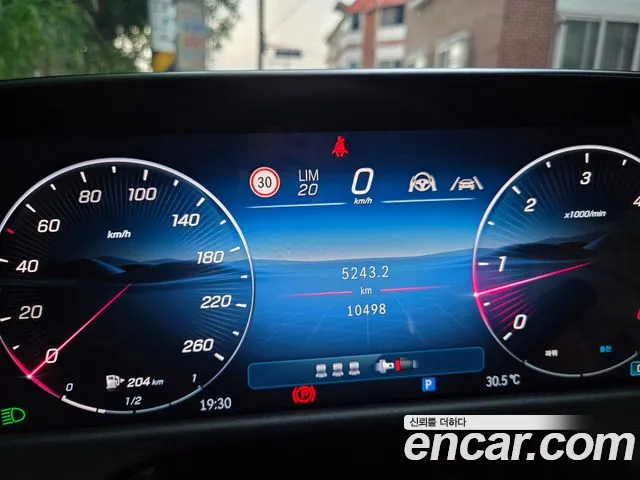 Mercedes-Benz E-Class — Фото автомобиля 8