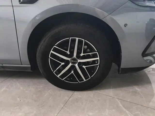 BYD Seal 05 DM-i — Фото автомобиля 6