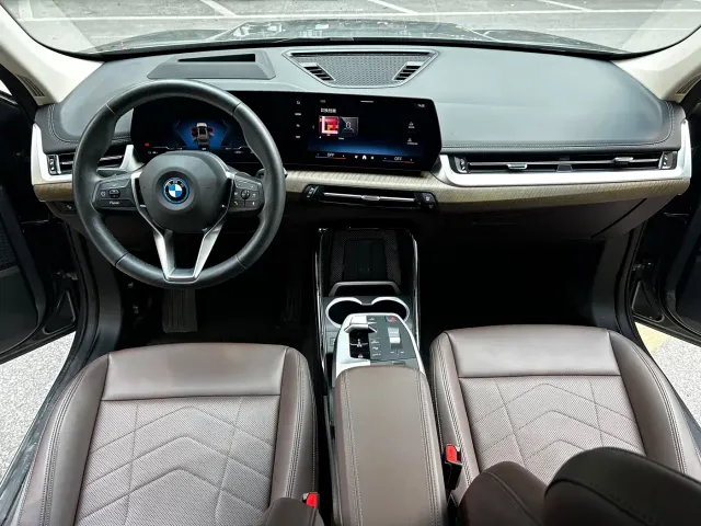 BMW iX1 — Фото автомобиля 14