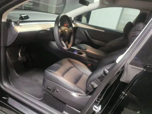 Tesla Model Y — Фото автомобиля 8