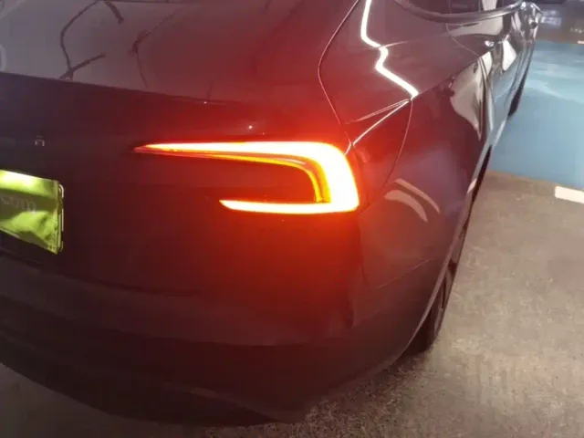Tesla Model 3 — Фото автомобиля 7