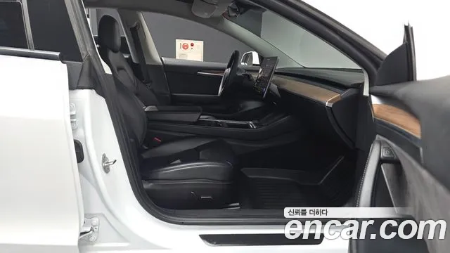 Tesla Model 3 — Фото автомобиля 11