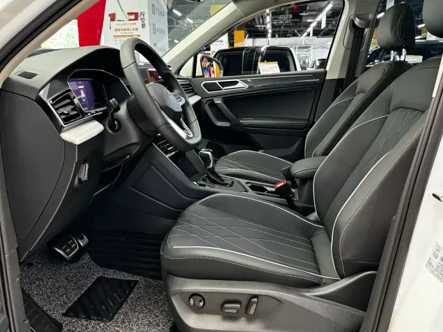 Volkswagen Tiguan L — Фото автомобиля 7