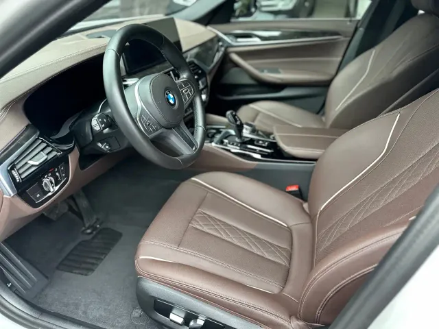 BMW 5 Series — Фото автомобиля 5