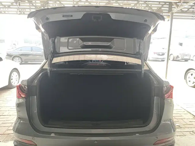 Roewe i5 — Фото автомобиля 18