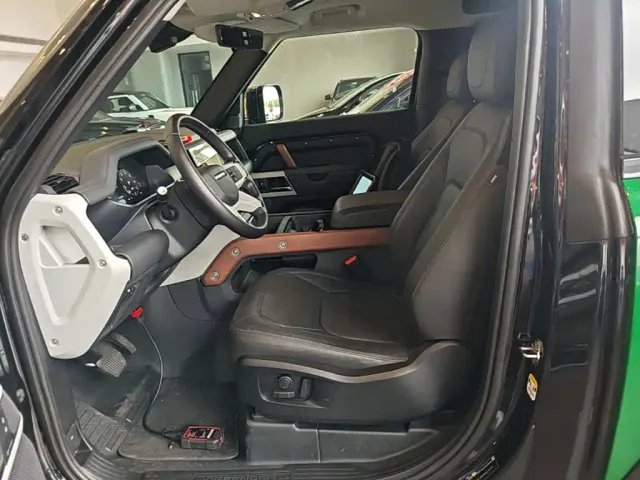Land Rover Defender — Фото автомобиля 14
