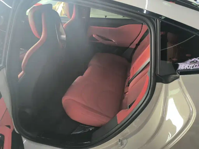 Xiaomi SU7 — Фото автомобиля 16