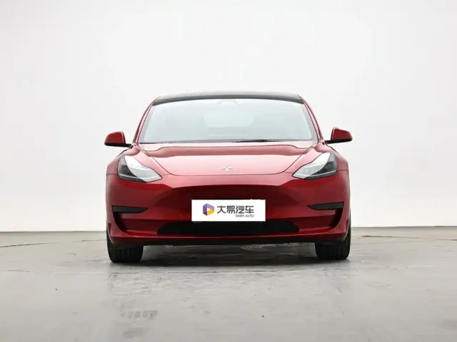 Tesla Model 3 — Фото автомобиля 2