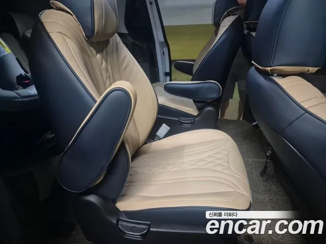 Kia Carnival Generation 4 — Фото автомобиля 6