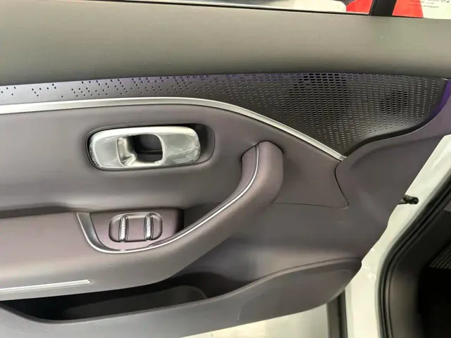 Leapmotor C10 — Фото автомобиля 5